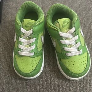 Nike dunk size 5 green in excellent condition